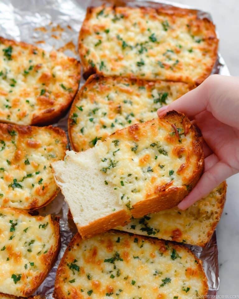 Best Cheesy Garlic Bread Recipe